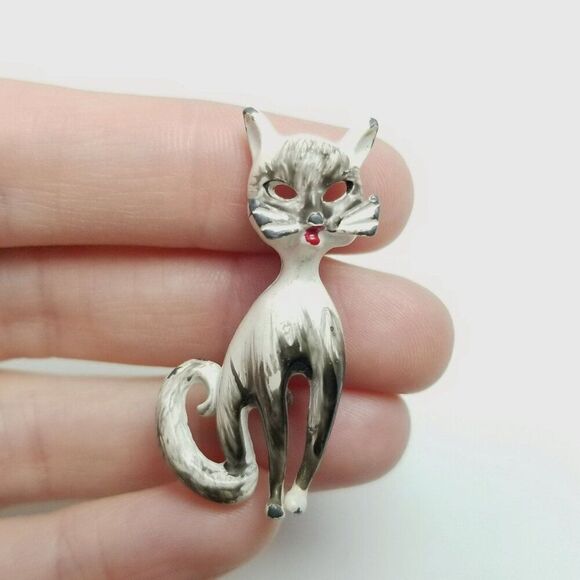 Vintage White and Black Enamel Cat Brooch, Red Mouth, 60s 70s Style, Estate - Picture 5 of 5